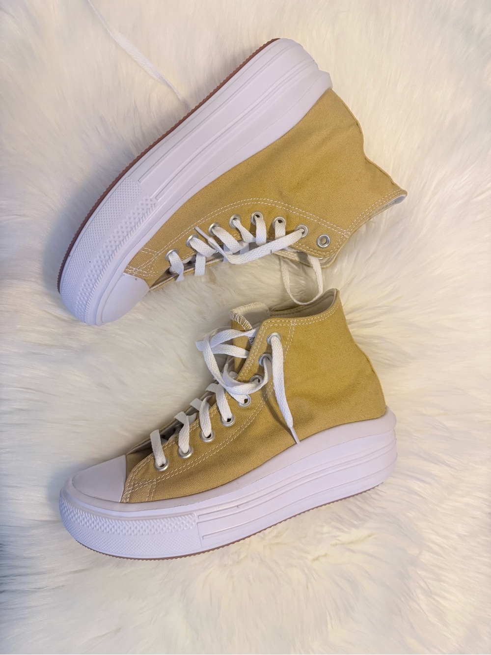 Converse Chuck Taylor All Star Move High-Top platform Sneaker - Women’s size 8.5